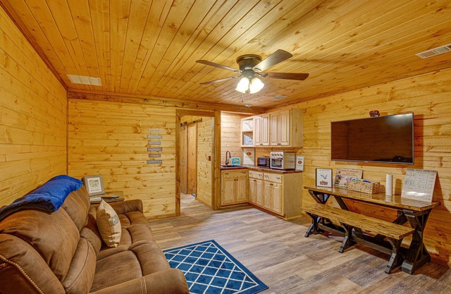 Cozy Quitman Fishing Cabin Near Lake Fork!