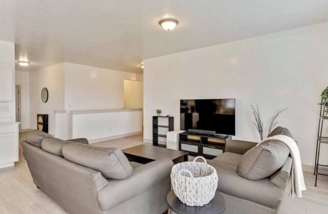 Cozy Rambler with Beautiful Mountains Views! Sleeps 7