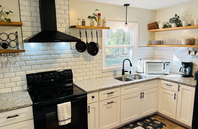 Cozy Ranch - Conveniently Located - Entire Home Available for Use!