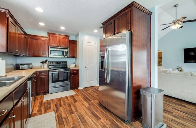 Cozy Ranch Style Home with Large Fenced In Backyard
