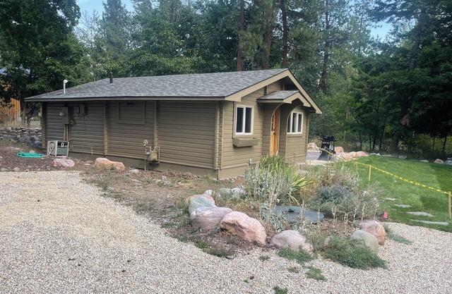 Cozy Rattlesnake Creekside Cabin Retreat