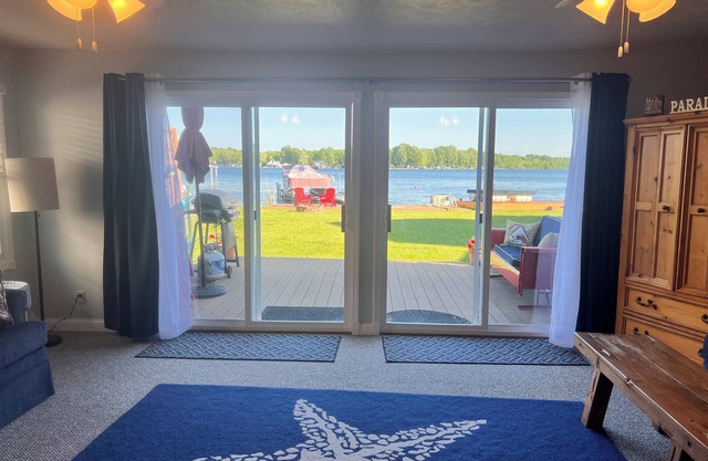 Cozy Red Door Cottage on Jordan Lake - Pontoon Boat Rental available