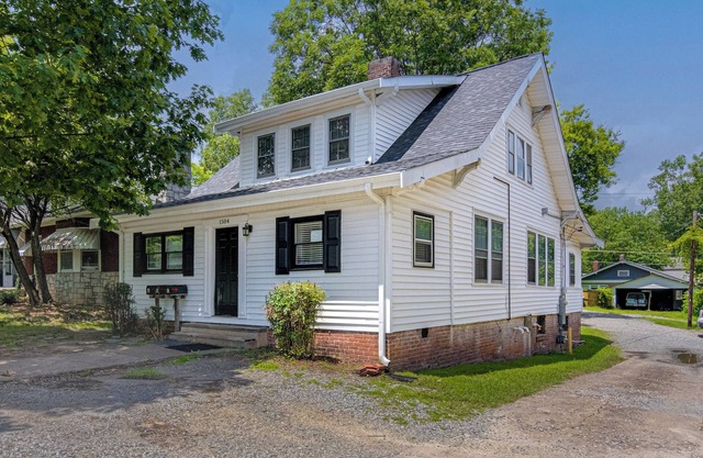 Cozy Relaxing Entire Home in Greensboro 1 Mile to Downtown & Amazing Restaurants