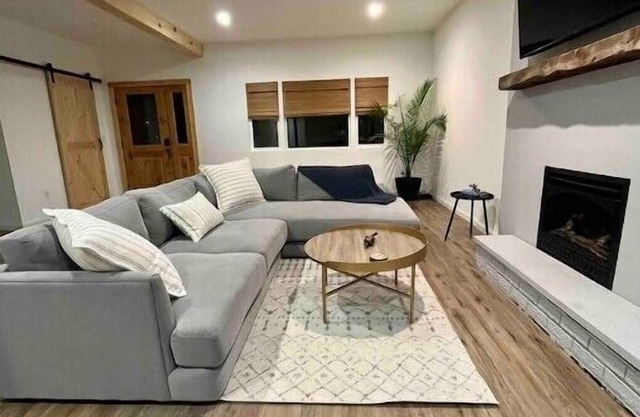 Cozy, Relaxing Home Close to Everythingn