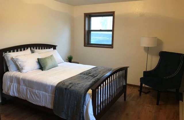 Cozy Remodeled Apartment near Green Bay & Appleton