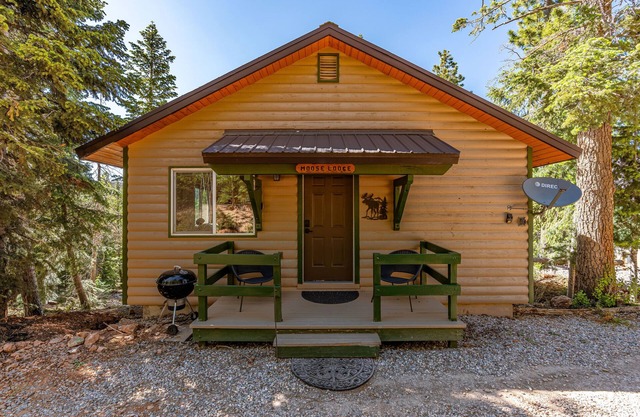 Cozy & Renovated 2BR Moose Cabin in the Forest