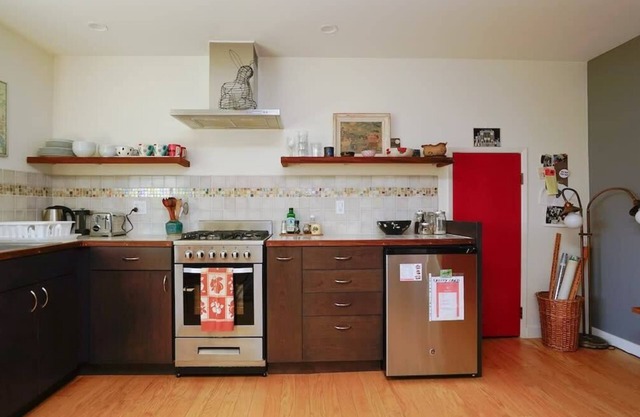Cozy Renovated Bay View Apt in Oakland w/ Parking