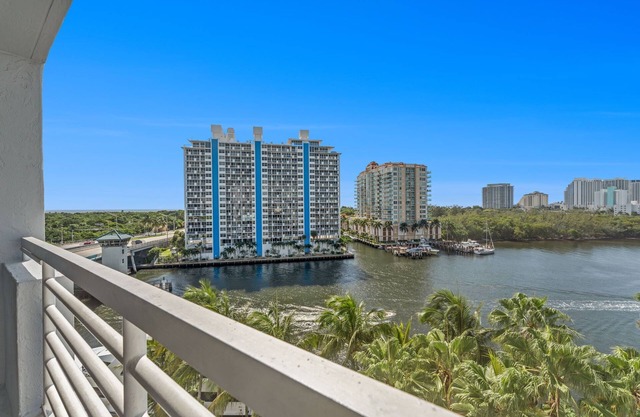 Cozy Resort Condo w/ Amazing Intracoastal Views - 10 minute Walk to the Beach!