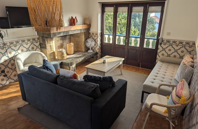 Cozy Retreat 400m from the Beach (plus home gym, patio and garden)