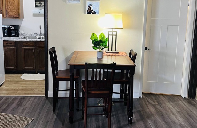 Cozy retreat across from Shawano lake.