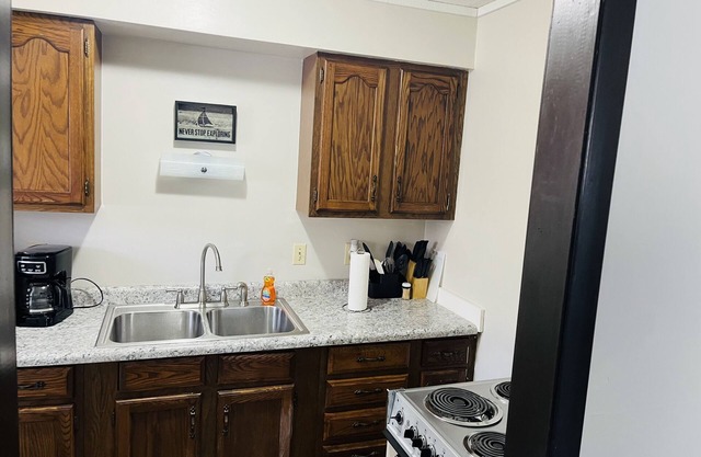 Cozy retreat across the street from Shawano lake.