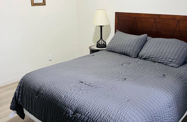 Cozy retreat across the street from Shawano Lake.