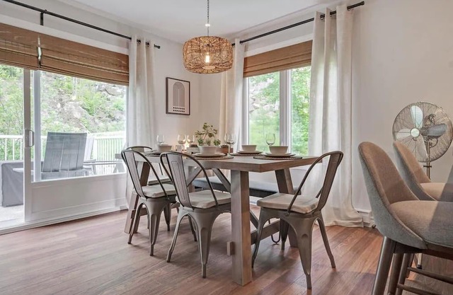 Cozy Retreat in Mont. St. Marie - 2 Queen Beds (Pet-Friendly!)
