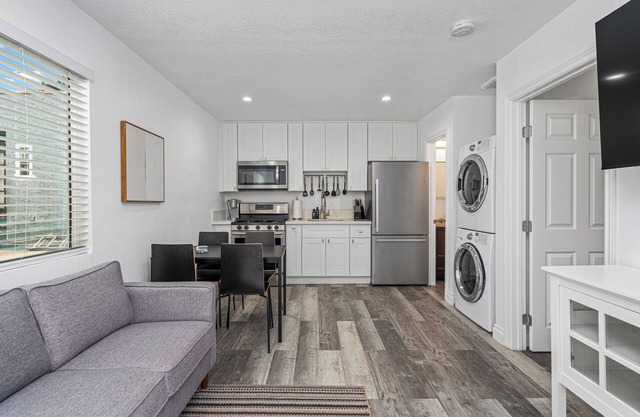 Cozy Retreat in Long Beach