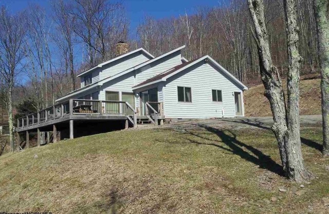 Cozy retreat in Old Timberline close to great hiking and skiing. Pet Friendly!