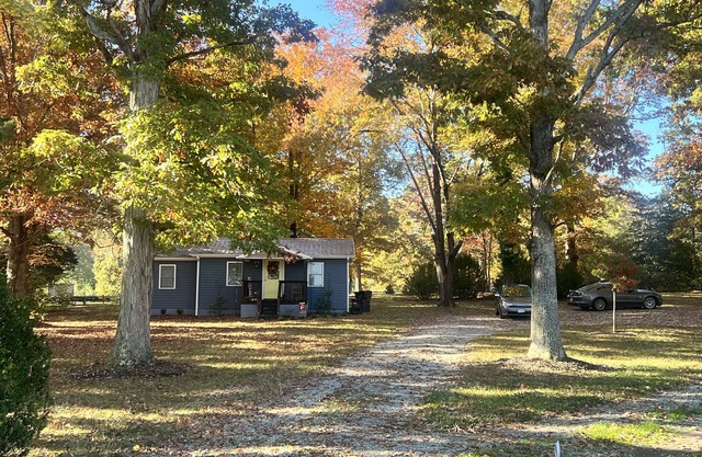 Cozy retreat just 1 mile from the Fine Creek Brewery & eclectic wedding venue.