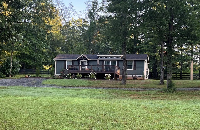 Cozy retreat located in the heart off the TIEC And the blue ridge mountains!
