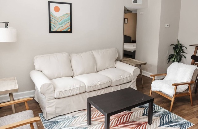 Cozy Retreat Near Mercy Hospital & SLUH