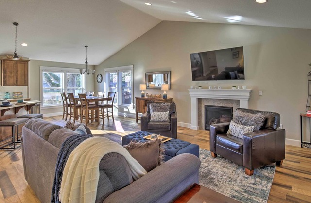NEW! Cozy Retreat w/ Private Yard ~ 13 Mi to Salem