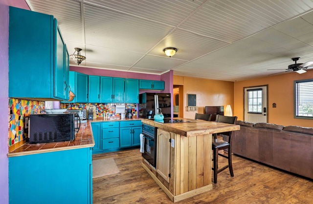 Cozy Rimrock Cottage w/ Hot tub - Near Sedona!