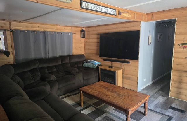Cozy river cabin with hot tub, great fishing, and peaceful nature views.