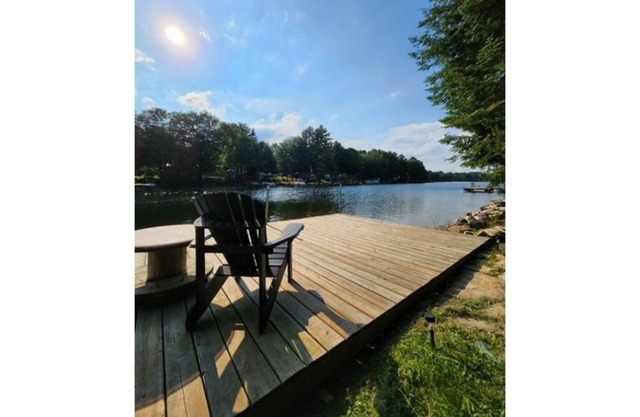 Cozy River Front Cottage with Sandy Bottom