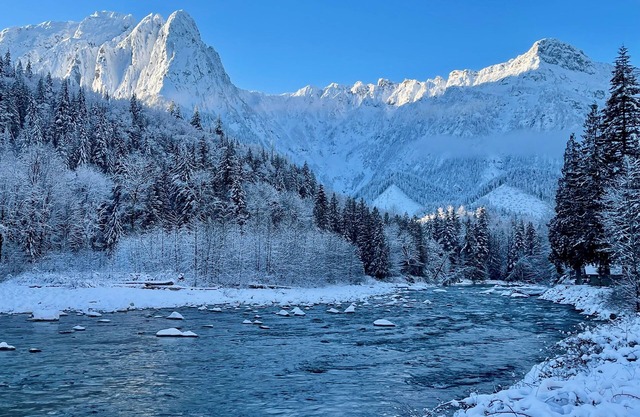 Am Fluss Haus, RIESIGE Ansichten, Whirlpool, schläft bis 6 in Luxus auf. Capt. Fantastisch!