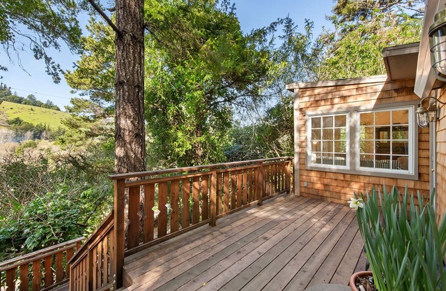 Cozy Riverview Cottage Retreat - walk to hiking trails & downtown Duncans Mills