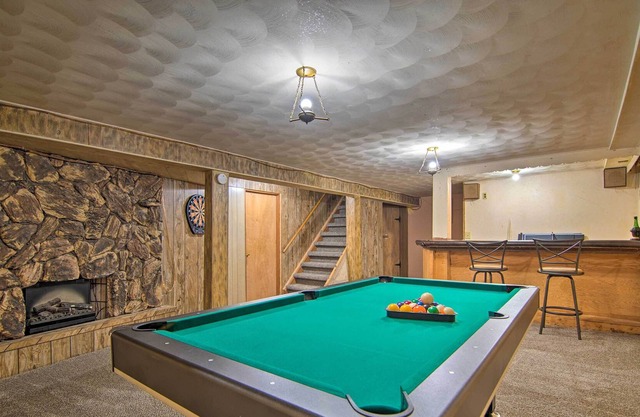 NEW! Cozy Rockford Home w/ Deck < 1 Mi to Campus!