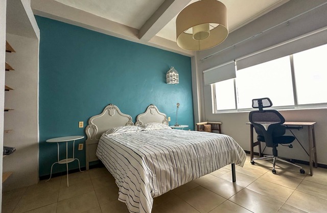 Cozy Room at Roma Norte: Queen Size Bed with Private Bathroom