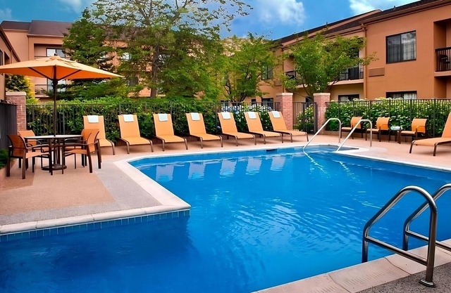 Cozy Room w/ Hot Tub, Pool Access, and Free Parking Near Naval Station Newport