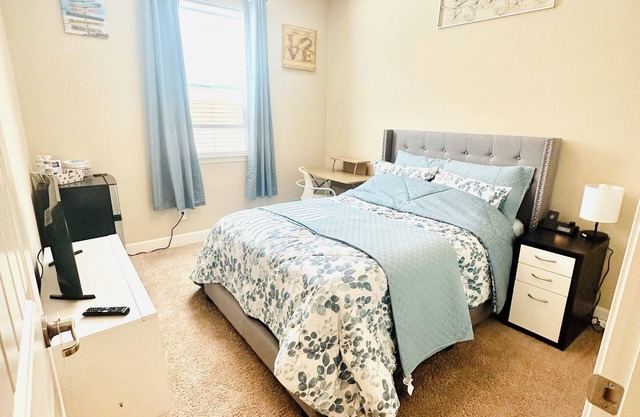 Cozy Room with Breakfast in Serene and beautiful Shared Home