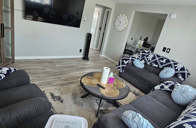 Cozy & Roomy Apt close to all
