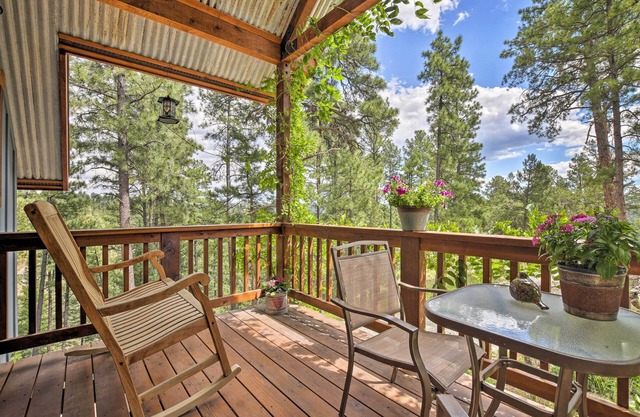 Gemütliche Ruidoso Cottage w / Deck - 10 Minuten zum Dorf!