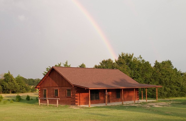 Cozy rural cabin near Texas A&M University