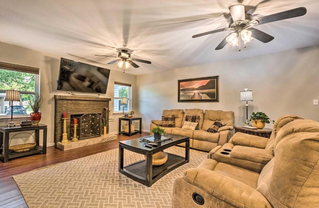 Cozy Russellville Home Walk to West Main Street!