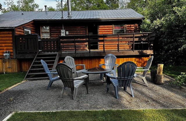 Cozy rustic cabin in the beautiful moose mountains. At Kenosee Lake Saskatchewan