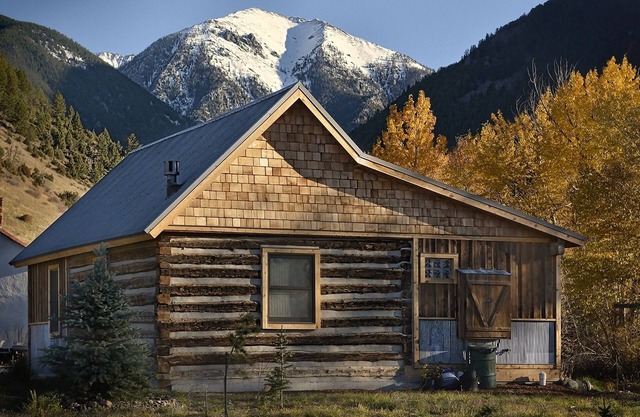 Gemütliche, rustikale Hütten in der Nähe von Chico Hot Springs und nur 35 Minuten zum YELLOWSTONE PARK !!