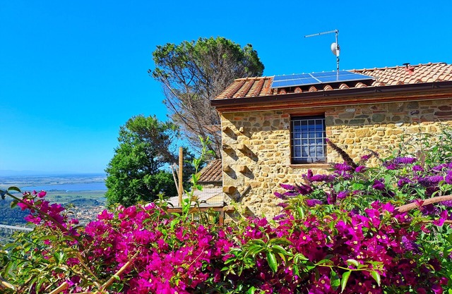 Cozy Rustico-garden, sea-lake view, air cond. WIFI, washer, PISA LUCCA, discount