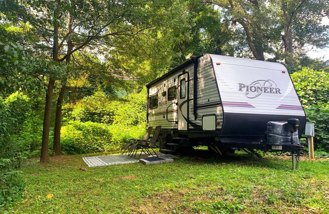 Cozy RV 1 mile from DT Athens and 2 miles from Sanford Stadium!