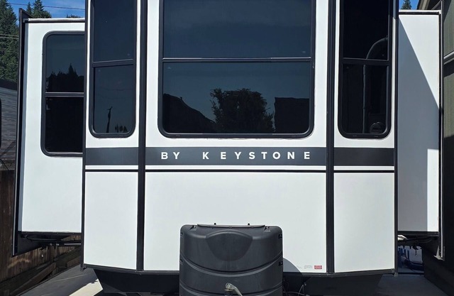 Cozy RV camper/gateway in charming Pacific with AC
