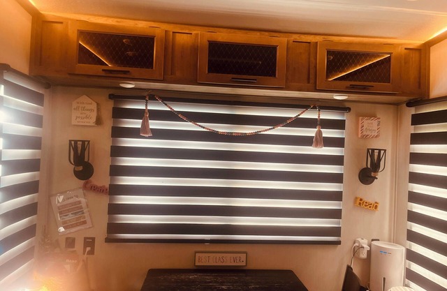 Cozy RV in Lovely Orange with WiFi, AC