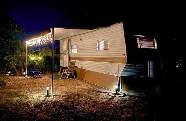 Cozy RV in tranquil setting East Peoria with AC