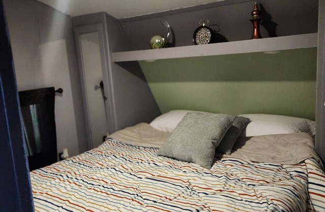 Cozy RV in Tranquil Westlake with WiFi, AC