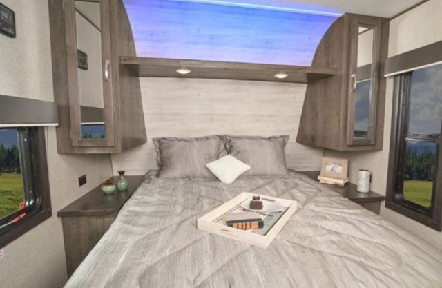 Cozy RV with 1 bedroom and bunk and AC, WiFi in relaxing Kempner