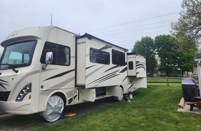 Cozy RV with AC and WiFi in Serene Pierceton Yogi Bear Jellystone Park