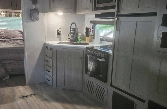 Cozy RV with all the amenities convenient to Lampasas and Killeen!