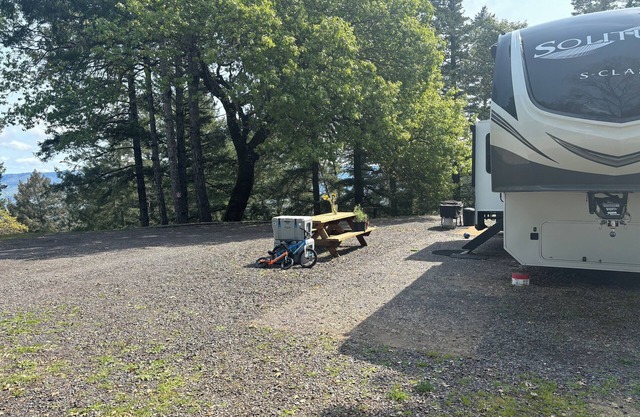 Cozy RV with terrific views, and peaceful surroundings.