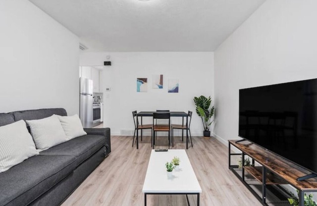 Cozy Salt Lake Getaway - Desk w/ Monitor !