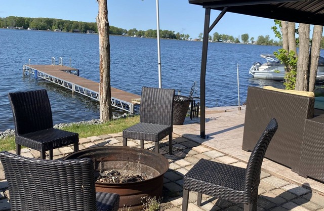 Cozy Sandy Pond Waterfront 3 bedroom with private boat launch